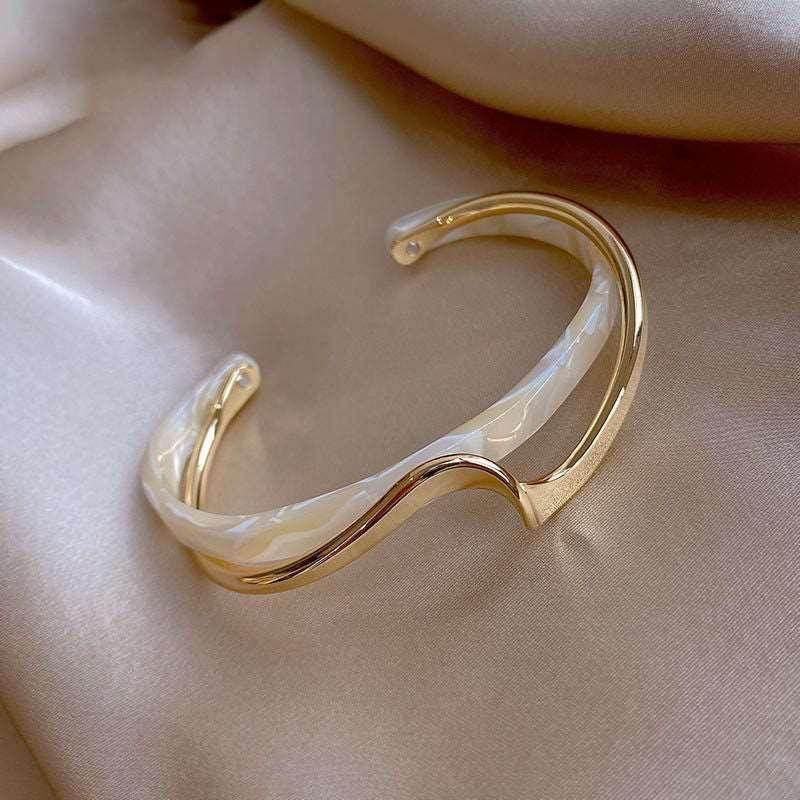 Metal White Shellfish Plate Bracelet – Adjustable & Stylish - ZA-Zola