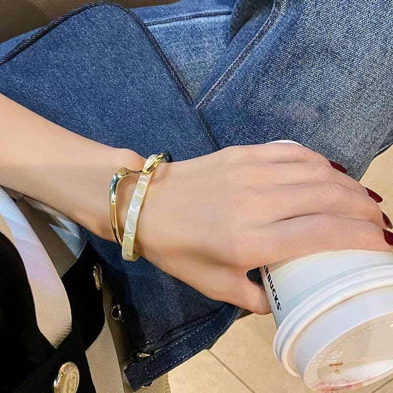 Metal White Shellfish Plate Bracelet – Adjustable & Stylish - ZA-Zola