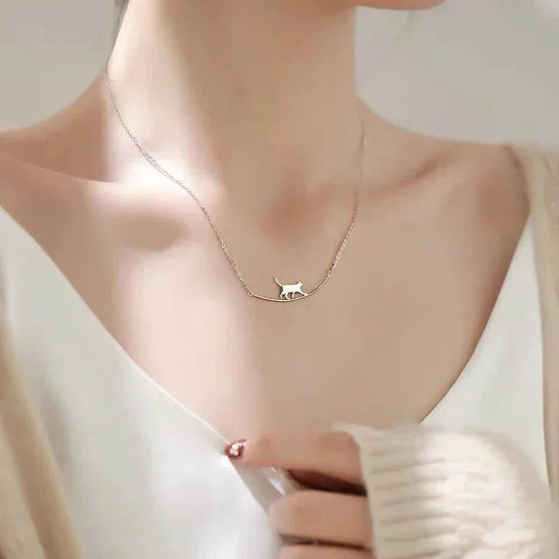 Cute Climbing Cat Pendant Necklace – Unisex Style - ZA-Zola