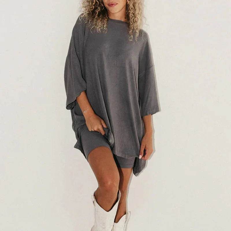 Woman in oversized grey t-shirt and shorts set, white boots, ZA-Zola trendy fashion