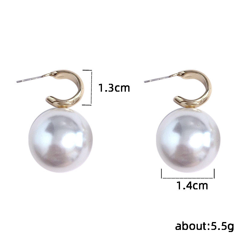 Pearl earrings with measurements on a white background