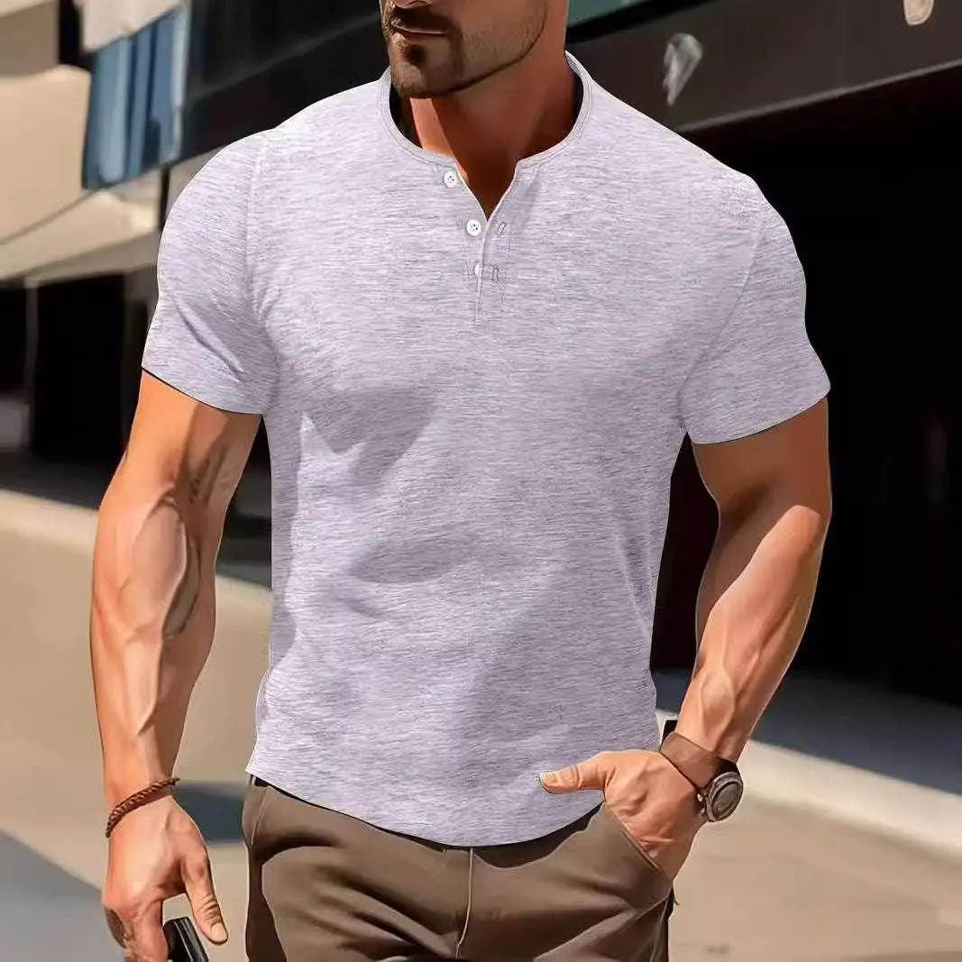 Man wearing a light grey slim-fit casual short-sleeve shirt from ZA-Zola outdoors