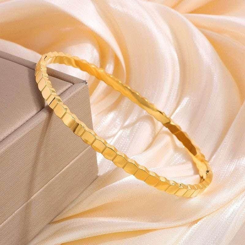 Honeycomb Titanium Steel Bracelet – Minimalist Style - ZA-Zola