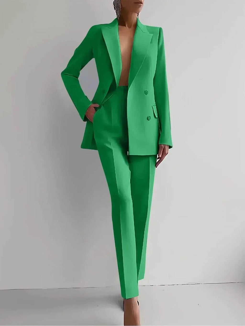 Woman wearing a green blazer and slim pants suit set, ZA-Zola fashion style