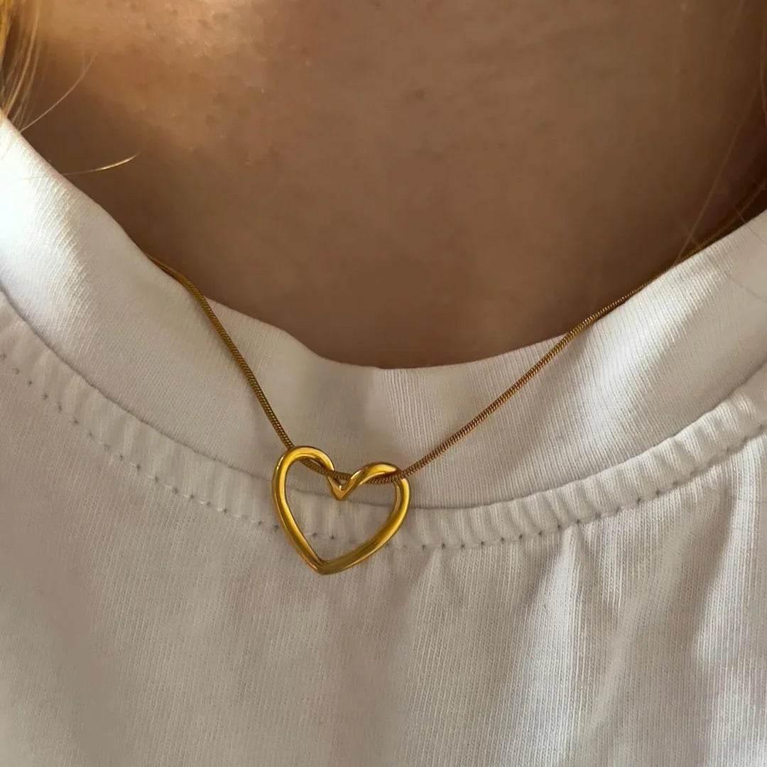Titanium Steel Hollow Heart Necklace – Simple & Elegant - ZA-Zola